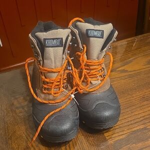 Khombu Tan and Black Outdoor Boots with Orange Laces In Men's Size 9 NWOB